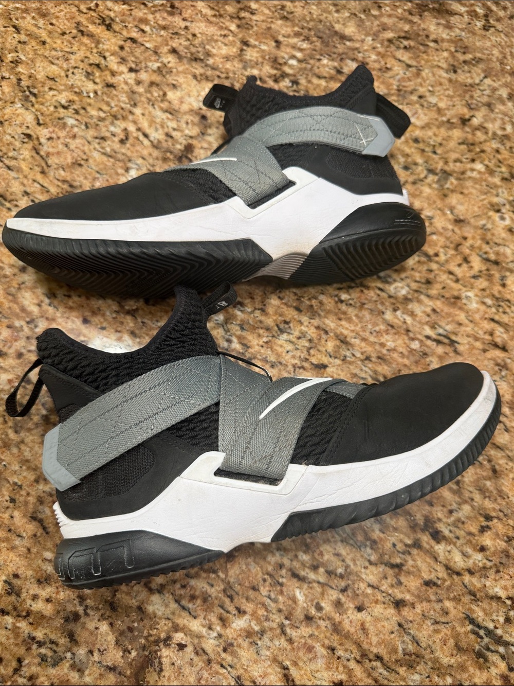 Nike LeBron Soldier XII  Air Raid size 8 mens black and gray basketball - Picture 6 of 8